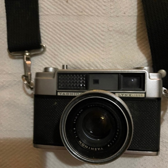 Yashica Lynx -1000 Camera